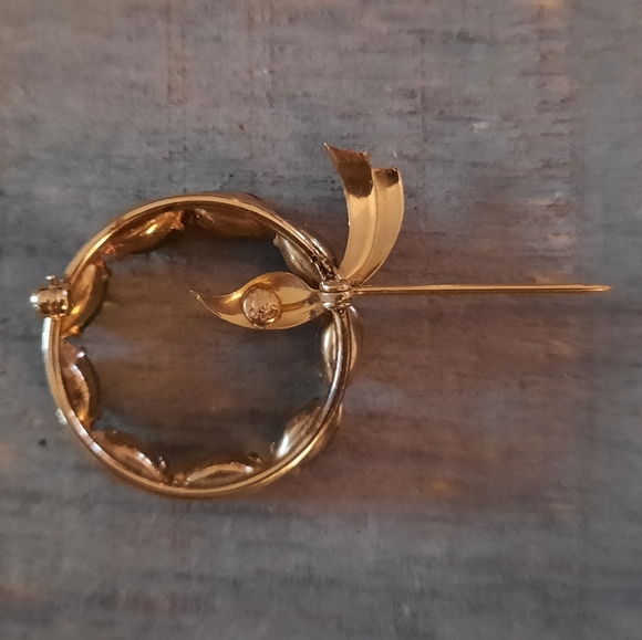 Vintage Curtis Creation Green Jade Circle Wreath Brooch - Picture 6 of 10